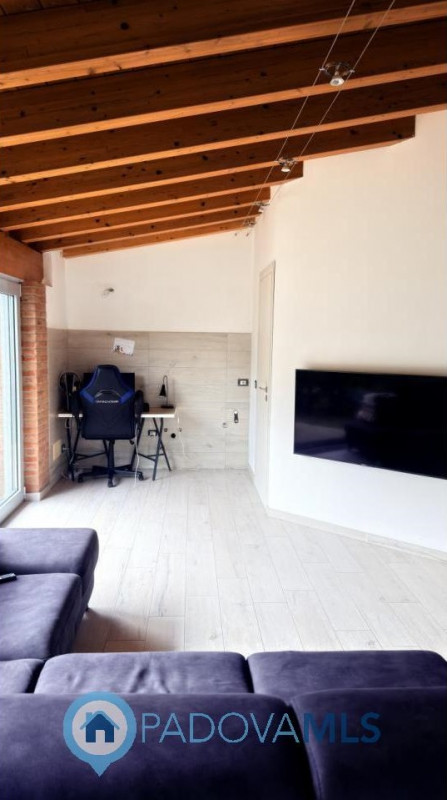 Immobile in esclusiva al Gruppo Padova MLS
BAGNOLI DI SOPRA:
Una posizione ideale per chi cerca s...