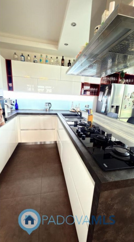 Immobile in esclusiva al Gruppo Padova MLS
BAGNOLI DI SOPRA:
Una posizione ideale per chi cerca s...