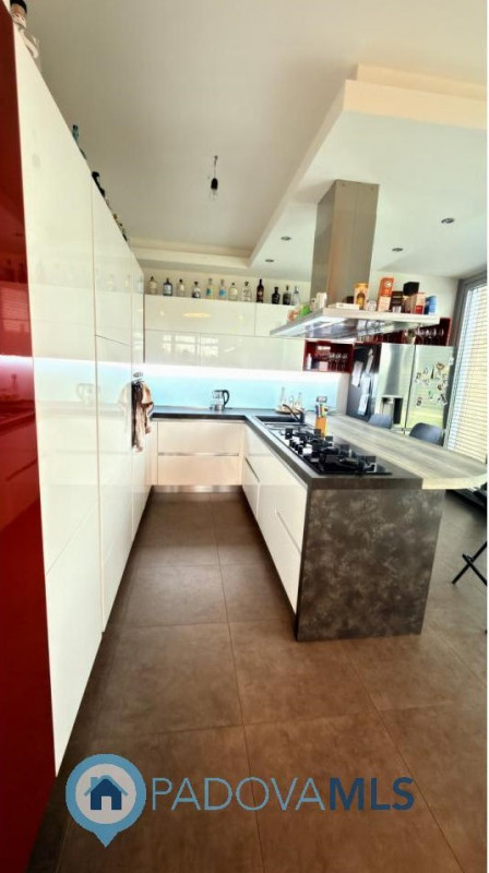 Immobile in esclusiva al Gruppo Padova MLS
BAGNOLI DI SOPRA:
Una posizione ideale per chi cerca s...