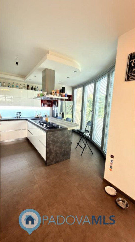 Immobile in esclusiva al Gruppo Padova MLS
BAGNOLI DI SOPRA:
Una posizione ideale per chi cerca s...