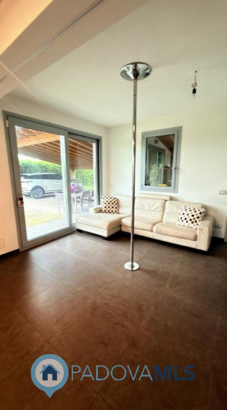 Immobile in esclusiva al Gruppo Padova MLS
BAGNOLI DI SOPRA:
Una posizione ideale per chi cerca s...