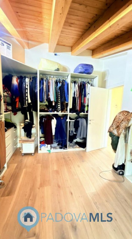 Immobile in esclusiva al Gruppo Padova MLS
BAGNOLI DI SOPRA:
Una posizione ideale per chi cerca s...