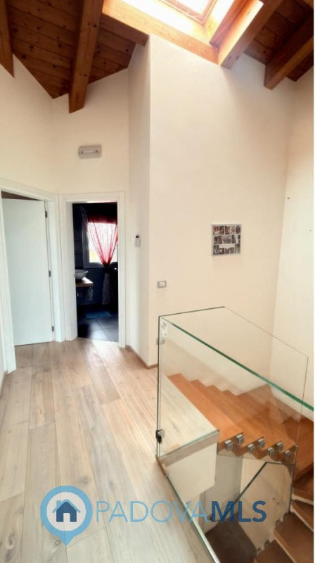 Immobile in esclusiva al Gruppo Padova MLS
BAGNOLI DI SOPRA:
Una posizione ideale per chi cerca s...