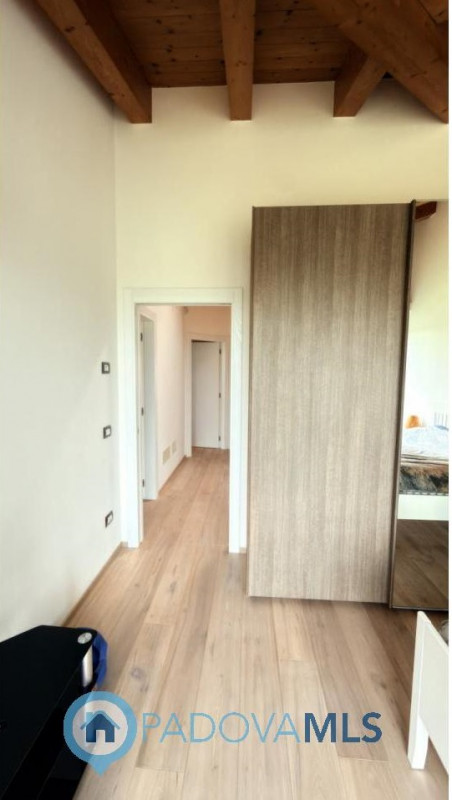 Immobile in esclusiva al Gruppo Padova MLS
BAGNOLI DI SOPRA:
Una posizione ideale per chi cerca s...