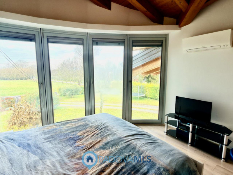 Immobile in esclusiva al Gruppo Padova MLS
BAGNOLI DI SOPRA:
Una posizione ideale per chi cerca s...