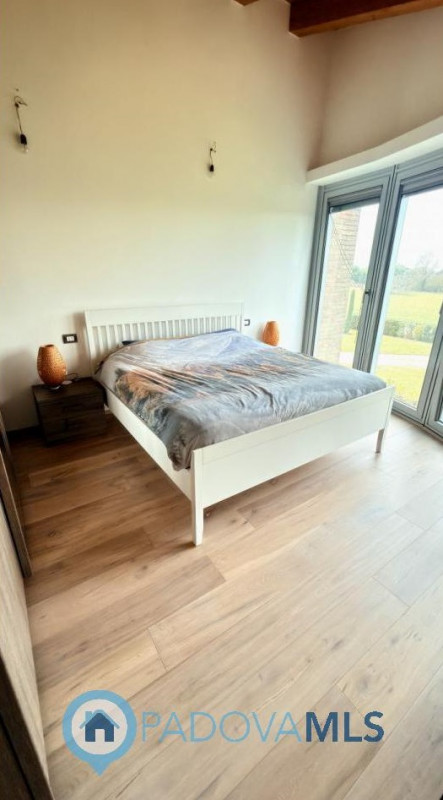 Immobile in esclusiva al Gruppo Padova MLS
BAGNOLI DI SOPRA:
Una posizione ideale per chi cerca s...