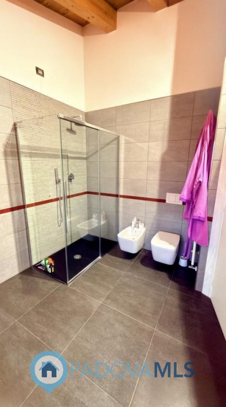 Immobile in esclusiva al Gruppo Padova MLS
BAGNOLI DI SOPRA:
Una posizione ideale per chi cerca s...