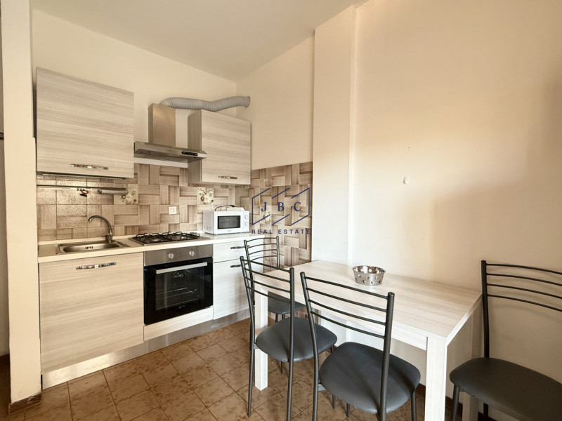 BIBIONE - (VE)
Proponiamo bilocale al primo piano con ascensore, situato nel cuore di Bibione (VE...