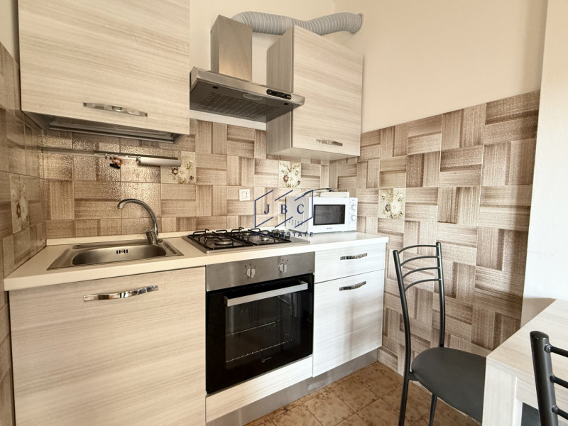 BIBIONE - (VE)
Proponiamo bilocale al primo piano con ascensore, situato nel cuore di Bibione (VE...