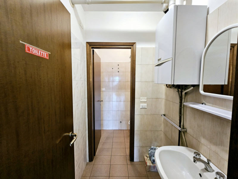 Proponiamo in vendita a Cadoneghe, nella servitissima zona di Mejaniga, appartamento ubicato all’...