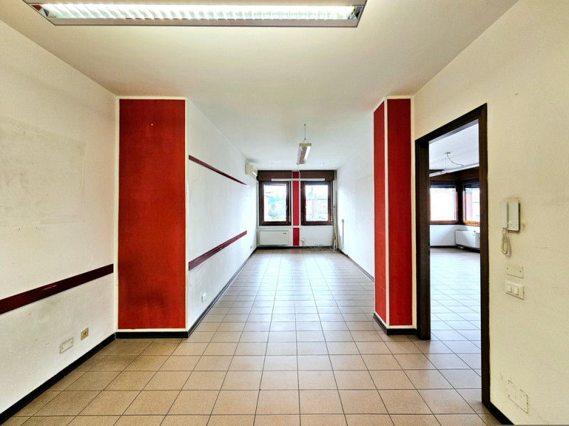 Proponiamo in vendita a Cadoneghe, nella servitissima zona di Mejaniga, appartamento ubicato all’...