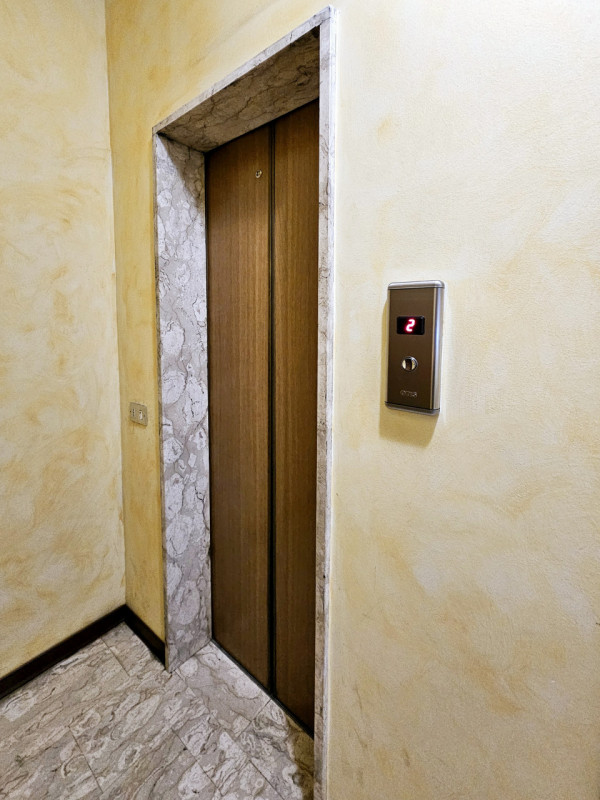 Proponiamo in vendita a Cadoneghe, nella servitissima zona di Mejaniga, appartamento ubicato all’...