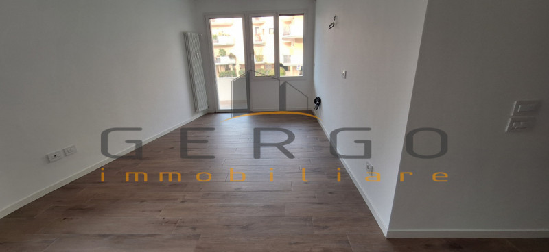 (Per INFO Cristina 3389226442) A Padova, in una laterale di via Beato Pellegrino, sito in palazzi...