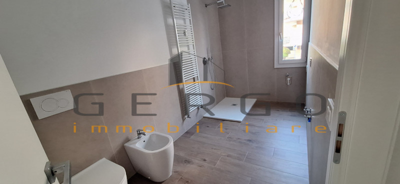 (Per INFO Cristina 3389226442) A Padova, in una laterale di via Beato Pellegrino, sito in palazzi...