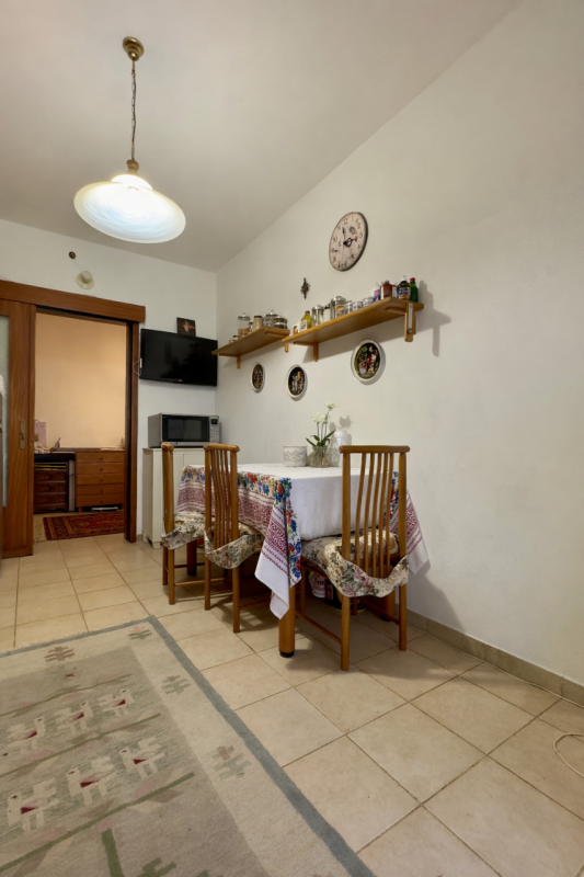 In contesto residenziale tranquillo, all’interno di una via chiusa, proponiamo appartamento al pr...