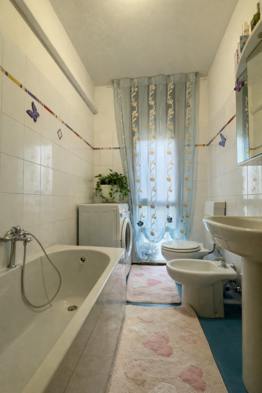 In contesto residenziale tranquillo, all’interno di una via chiusa, proponiamo appartamento al pr...