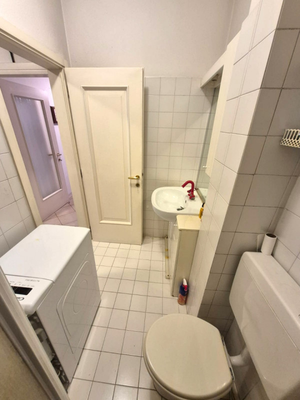 Proponiamo in esclusiva un luminoso e spazioso appartamento situato nella rinomata zona di Porta ...