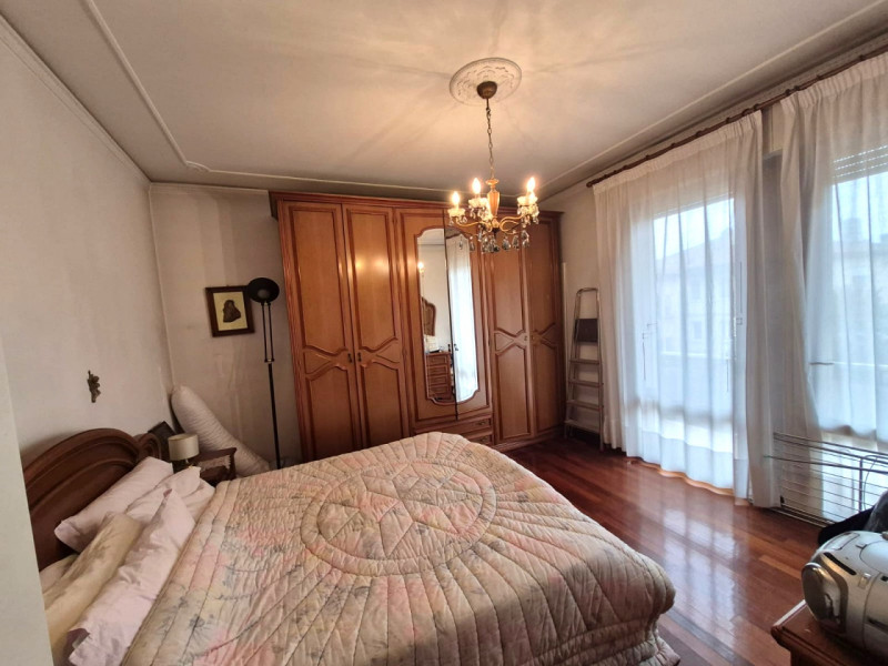 Proponiamo in esclusiva un luminoso e spazioso appartamento situato nella rinomata zona di Porta ...