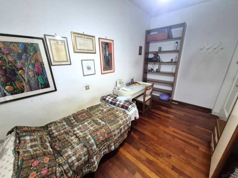 Proponiamo in esclusiva un luminoso e spazioso appartamento situato nella rinomata zona di Porta ...