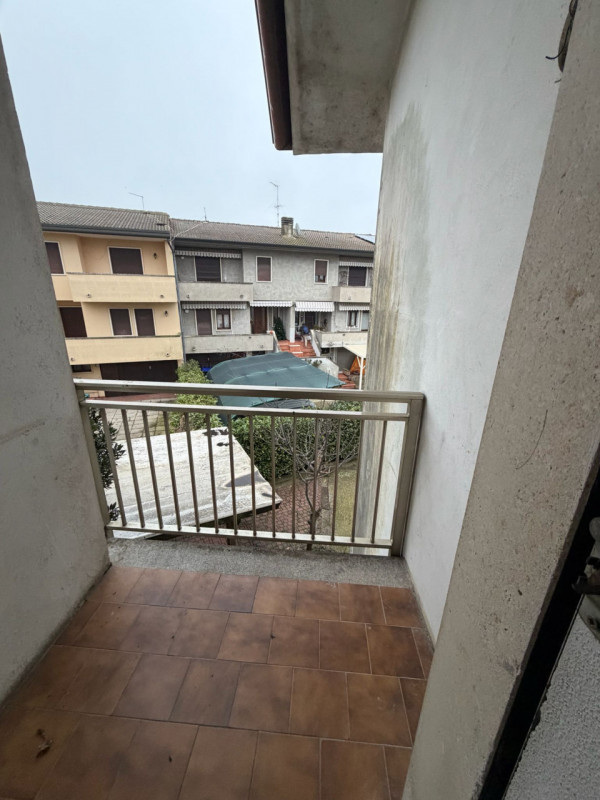 Nel cuore di Pojana Maggiore, in tranquillo quartiere residenziale situato in una strada chiusa e...