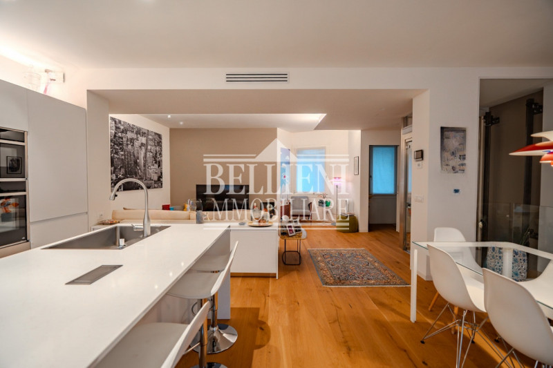 SANTA LUCIA - In posizione semicentrale, a ridosso delle mura di Porta Santa Lucia, proponiamo un...