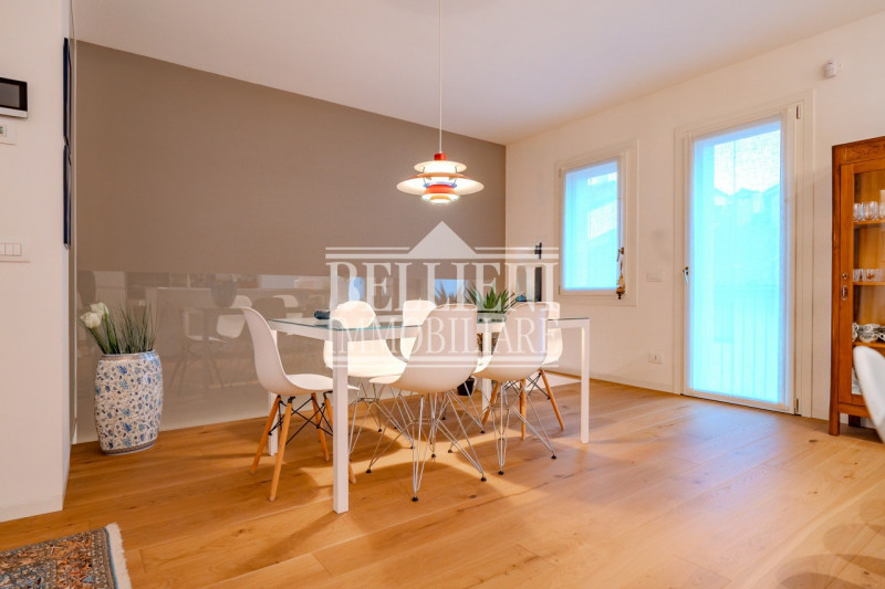 SANTA LUCIA - In posizione semicentrale, a ridosso delle mura di Porta Santa Lucia, proponiamo un...