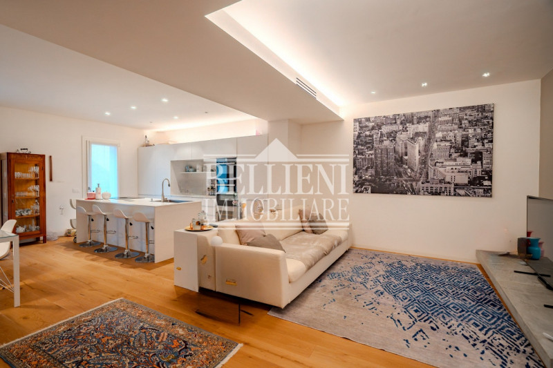 SANTA LUCIA - In posizione semicentrale, a ridosso delle mura di Porta Santa Lucia, proponiamo un...