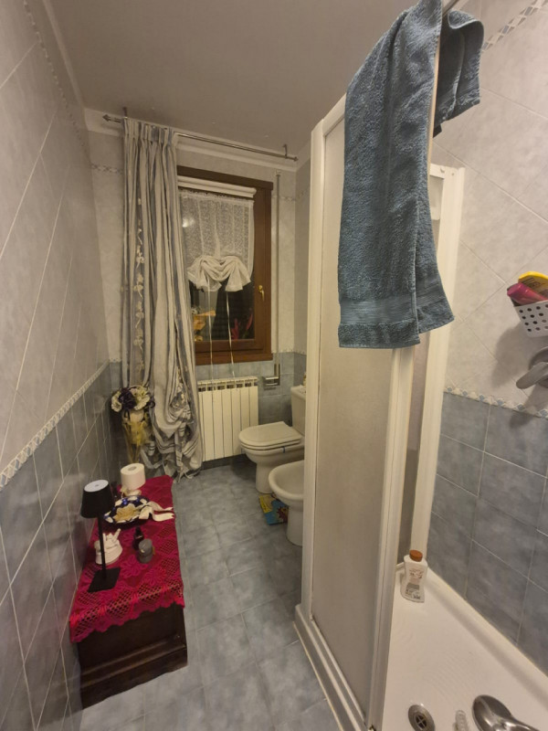 Proponiamo in vendita un accogliente appartamento bilocale di circa 55 mq, situato nella tranquil...