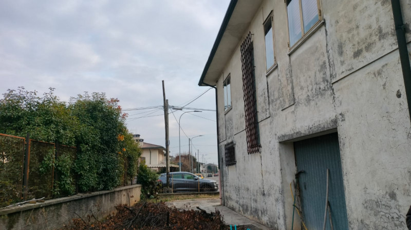 A soli cinque minuti dall’ospedale di Montecchio Maggiore, in posizione centrale e comoda a tutti...