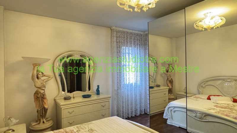 Proponiamo in esclusiva condivisa, nel cuore di Mogliano Veneto – zona via Roma, un raffinato app...