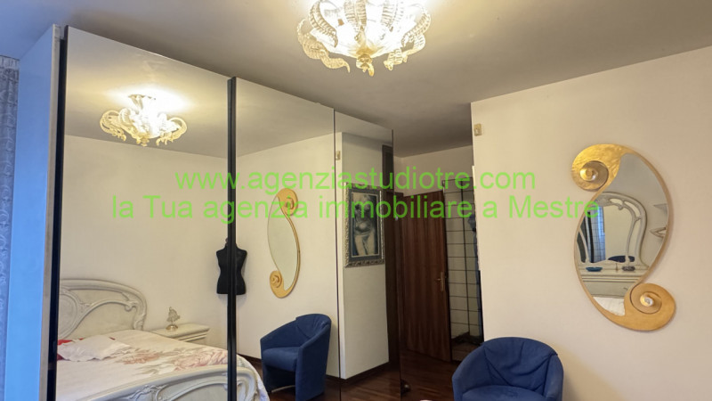 Proponiamo in esclusiva condivisa, nel cuore di Mogliano Veneto – zona via Roma, un raffinato app...