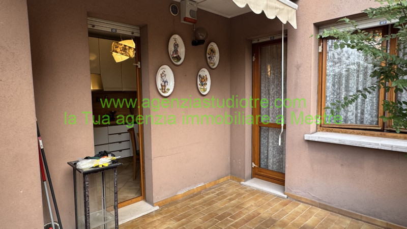 Proponiamo in esclusiva condivisa, nel cuore di Mogliano Veneto – zona via Roma, un raffinato app...