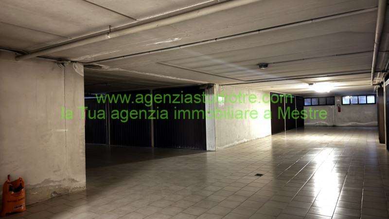 Proponiamo in esclusiva condivisa, nel cuore di Mogliano Veneto – zona via Roma, un raffinato app...