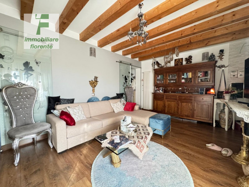 IN ZONA TRANQUILLA, MA ALLO STESSO TEMPO COMODA AI SERVIZI PORZIONE DI CASA A SCHIERA DI MQ 113 T...