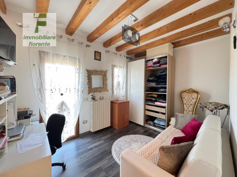 IN ZONA TRANQUILLA, MA ALLO STESSO TEMPO COMODA AI SERVIZI PORZIONE DI CASA A SCHIERA DI MQ 113 T...