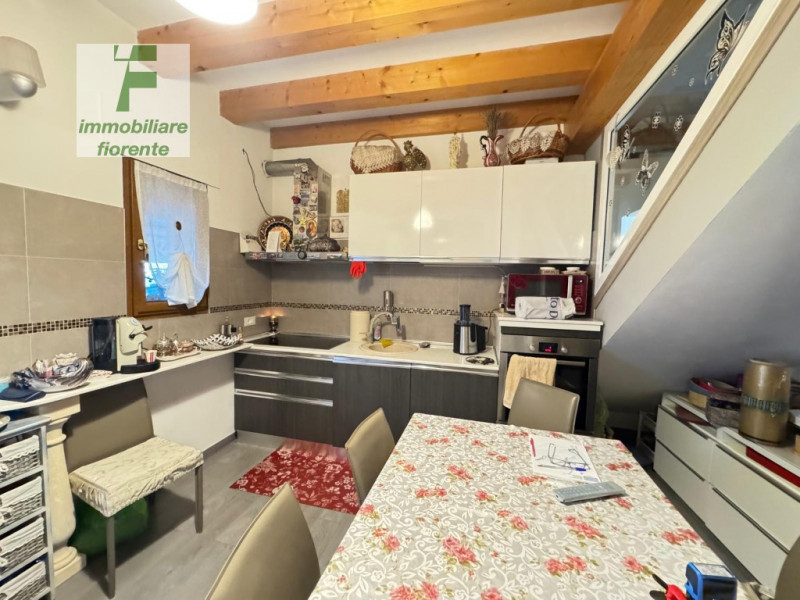 IN ZONA TRANQUILLA, MA ALLO STESSO TEMPO COMODA AI SERVIZI PORZIONE DI CASA A SCHIERA DI MQ 113 T...