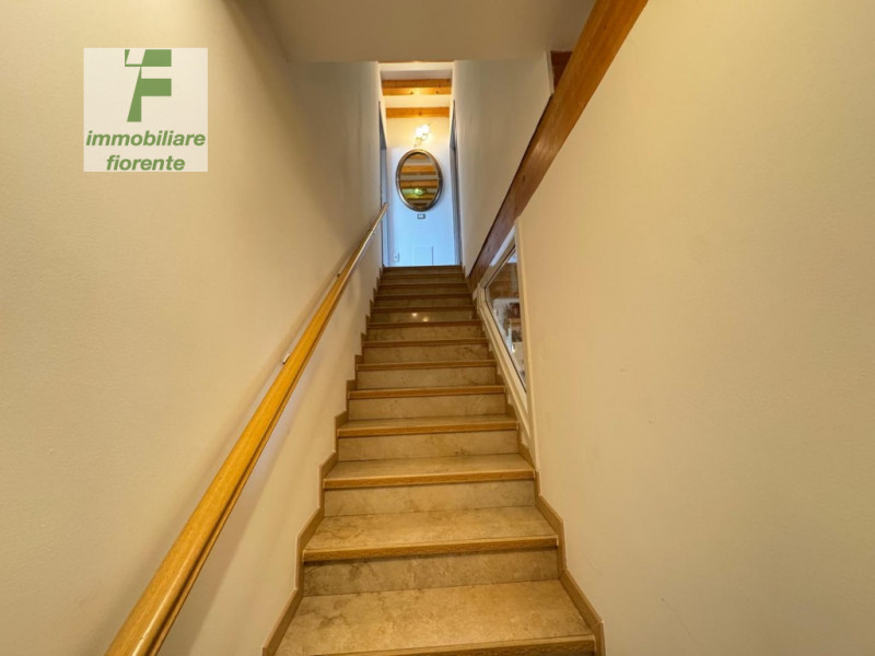 IN ZONA TRANQUILLA, MA ALLO STESSO TEMPO COMODA AI SERVIZI PORZIONE DI CASA A SCHIERA DI MQ 113 T...