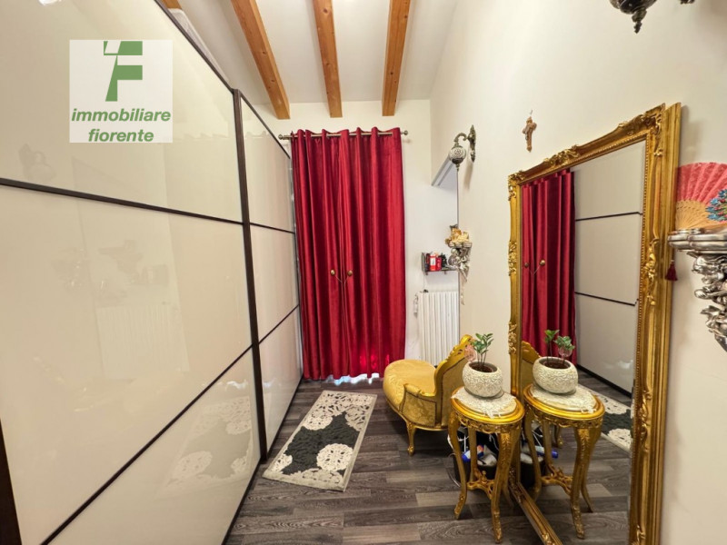 IN ZONA TRANQUILLA, MA ALLO STESSO TEMPO COMODA AI SERVIZI PORZIONE DI CASA A SCHIERA DI MQ 113 T...