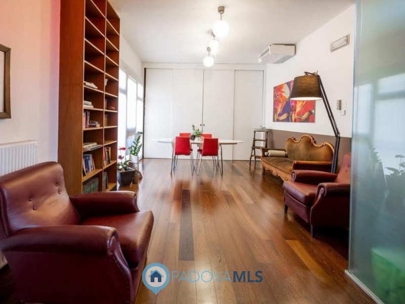 Immobile in esclusiva al Gruppo Padova MLS
OTTIMA CASA SINGOLA SU DUE LIVELLI CON GIARDINO PRIVAT...