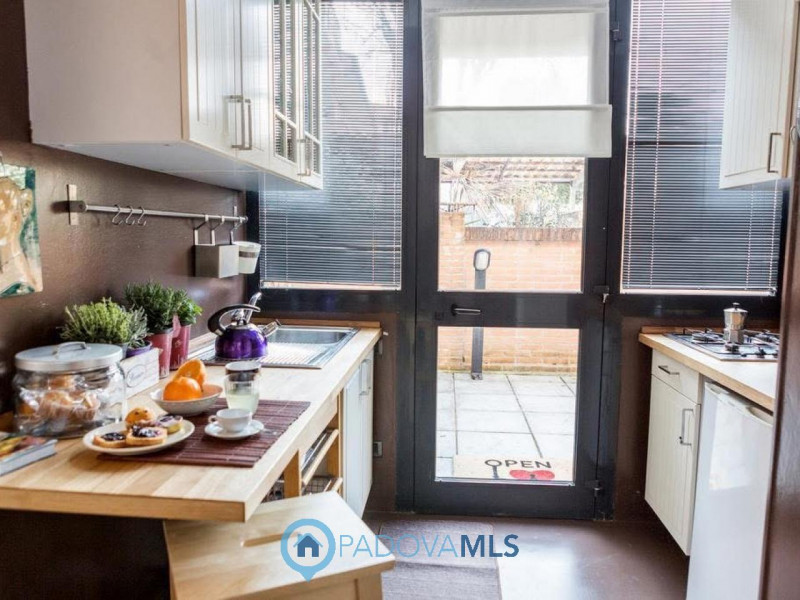 Immobile in esclusiva al Gruppo Padova MLS
OTTIMA CASA SINGOLA SU DUE LIVELLI CON GIARDINO PRIVAT...