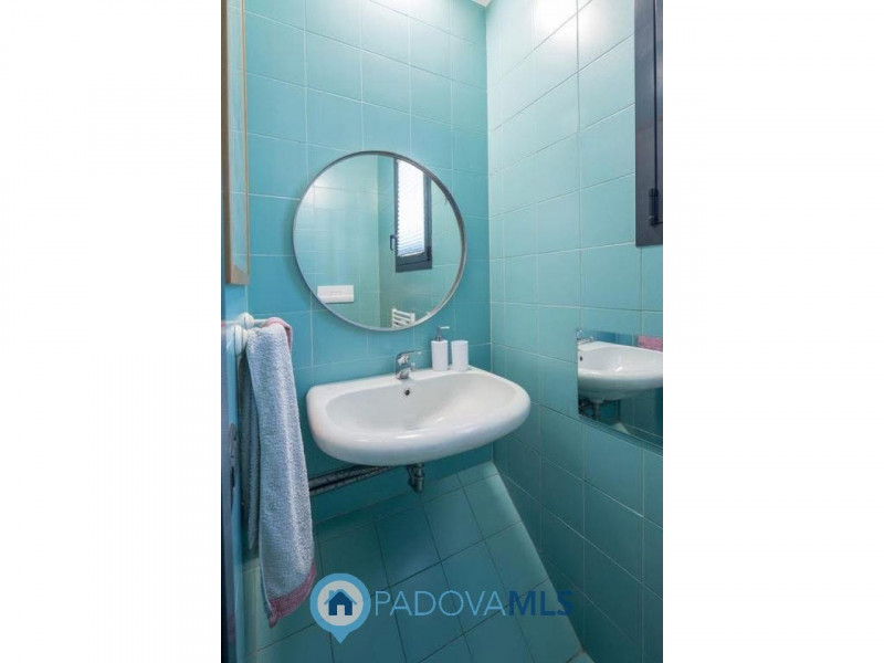 Immobile in esclusiva al Gruppo Padova MLS
OTTIMA CASA SINGOLA SU DUE LIVELLI CON GIARDINO PRIVAT...