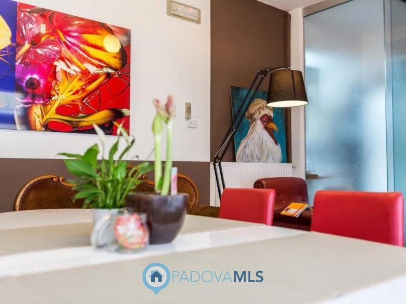 Immobile in esclusiva al Gruppo Padova MLS
OTTIMA CASA SINGOLA SU DUE LIVELLI CON GIARDINO PRIVAT...