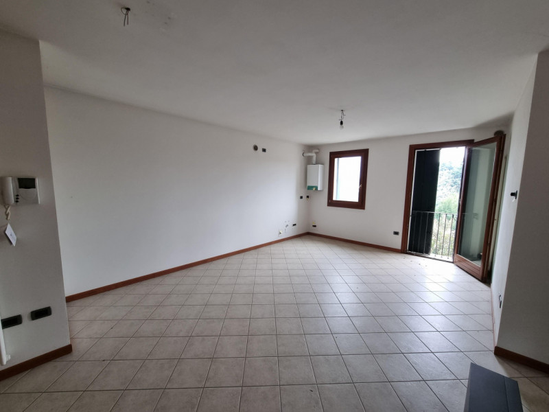 Lozzo Atestino (PD) a due passi dalla piazza principale del Paese, proponiamo in Locazione Appart...