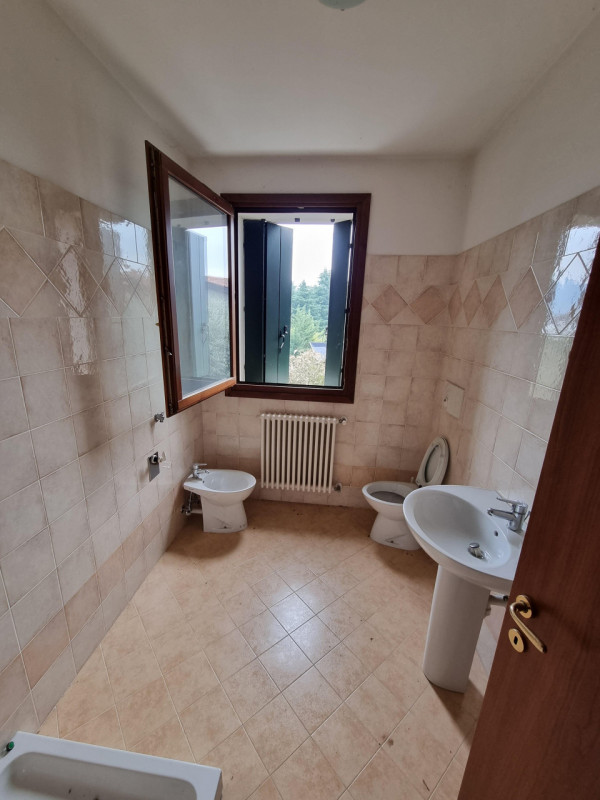 Lozzo Atestino (PD) a due passi dalla piazza principale del Paese, proponiamo in Locazione Appart...