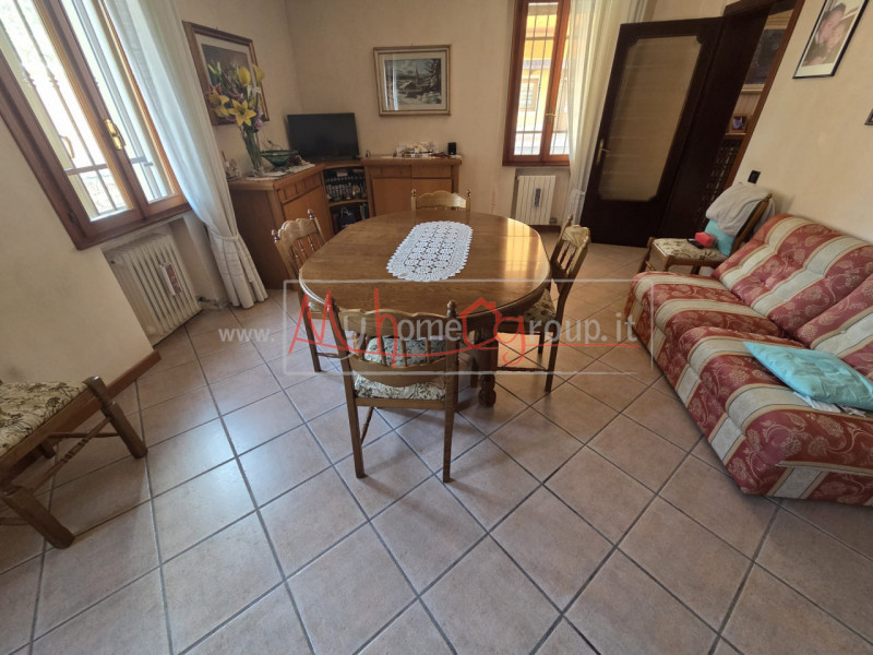 SELVAZZANO - (Rif.V063-S) - In una splendida zona tranquilla e immersa nel verde, proponiamo porz...