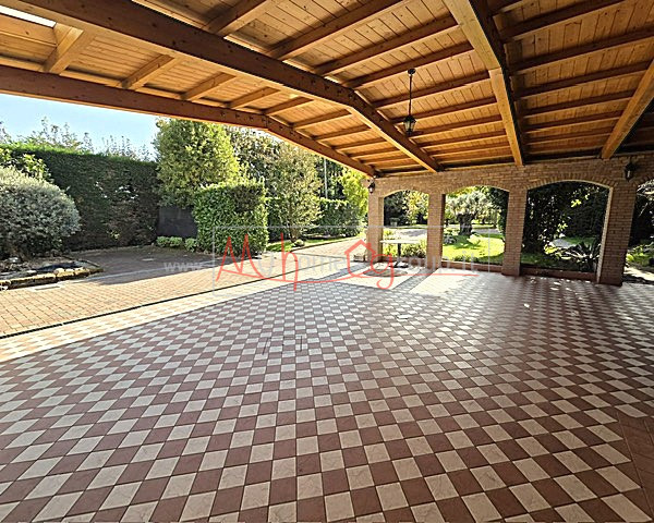 SELVAZZANO - (Rif.V063-S) - In una splendida zona tranquilla e immersa nel verde, proponiamo due ...