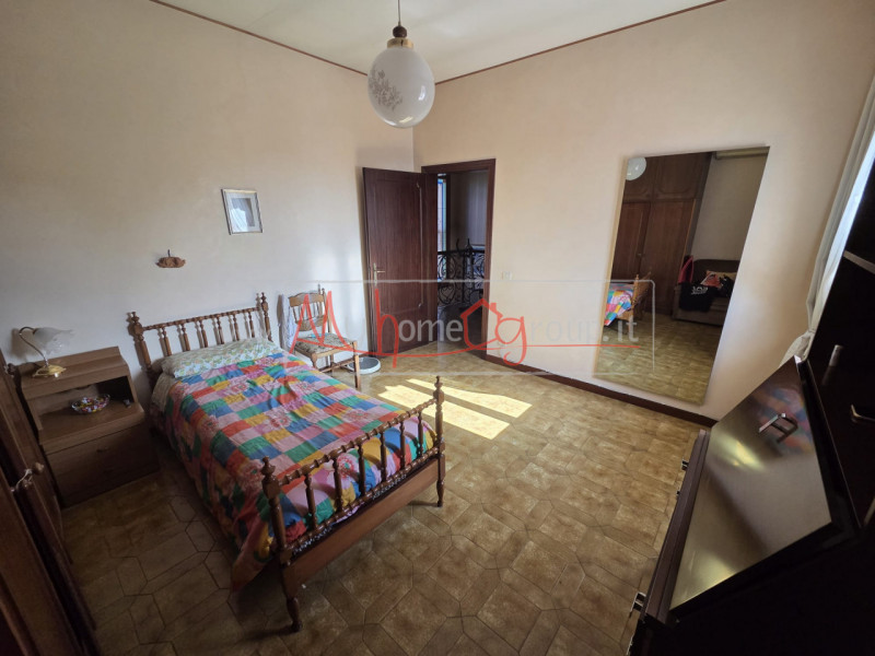 SELVAZZANO - (Rif.V063-S) - In una splendida zona tranquilla e immersa nel verde, proponiamo porz...