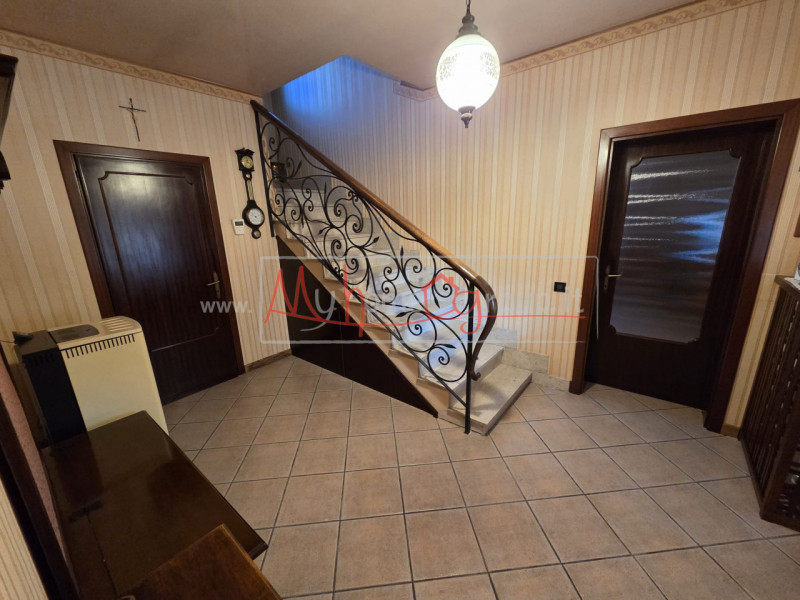 SELVAZZANO - (Rif.V063-S) - In una splendida zona tranquilla e immersa nel verde, proponiamo porz...