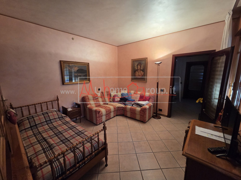 SELVAZZANO - (Rif.V063-S) - In una splendida zona tranquilla e immersa nel verde, proponiamo porz...