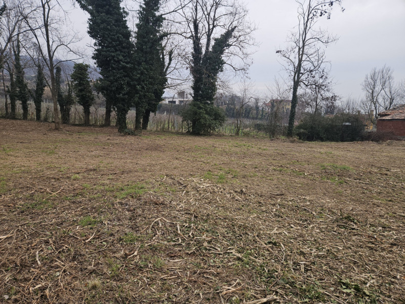 Situato nel pittoresco comune di Vò, nella tranquilla zona di Zovon, vi presentiamo un affascinan...